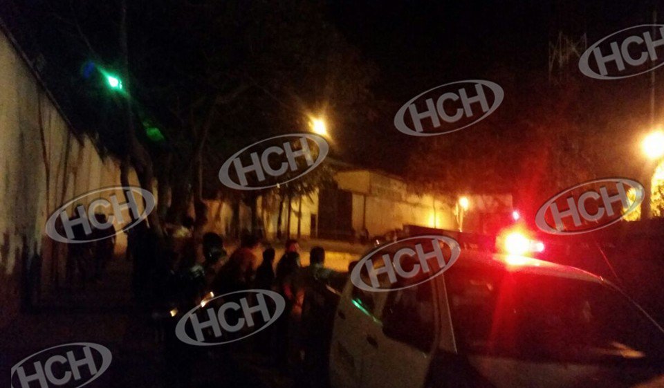 HCHTelevDigital's tweet photo. Ultiman a #conductordebus y dejan un herido en col. Altos de la Independencia https://t.co/ykCfSTVM2E #MásTemprano #MóvildeEmergencia https://t.co/NVaLo54J2G