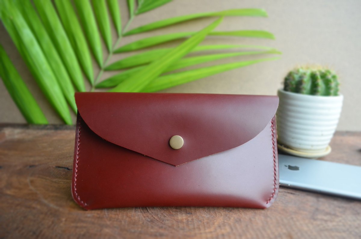 SundayStormShop's tweet photo. Handmade Leather Clutch 
@EtsyRetweeter  @EtsyClub 
#handmadewallet #leatherwallet #leatherclutch
Click this: https://t.co/doOcTewm5i https://t.co/Vcq1kWOBU5