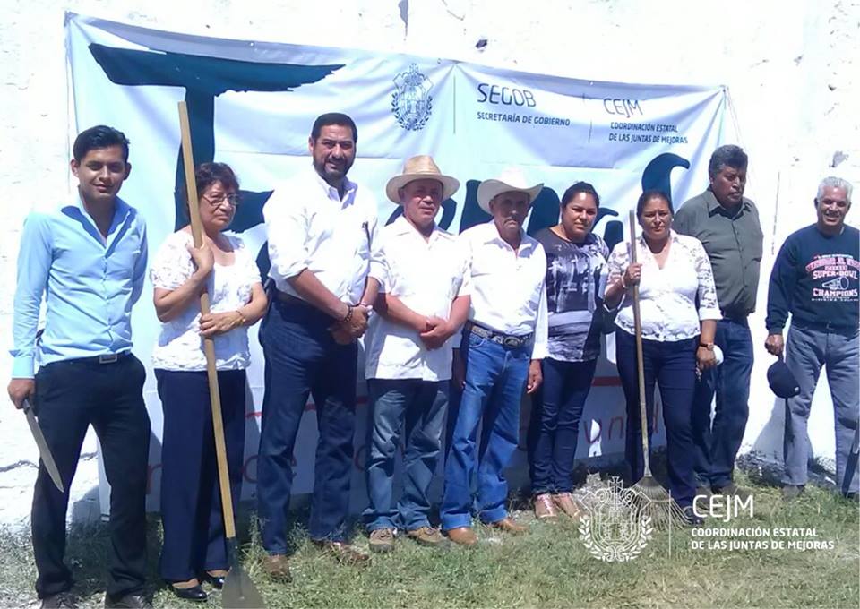 CEJMVer's tweet photo. La @CEJMVer hizo otra #faena en la congregación La Libertad del municipio de #Coatepec. #SíPodemos https://t.co/ovtMGNmJ4N