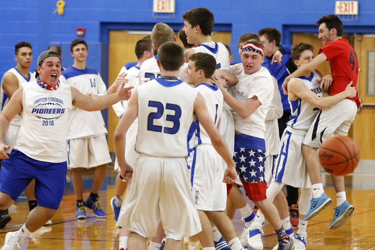 KirkNeidermyer's tweet photo. @LSBoysBball celebrates after beating @ephratahoops 38-37 to advance in @piaadistrict3 @LS_Section @LLhoops @kenbrenzie @JWalkLNP https://t.co/oN2x2AgfDu