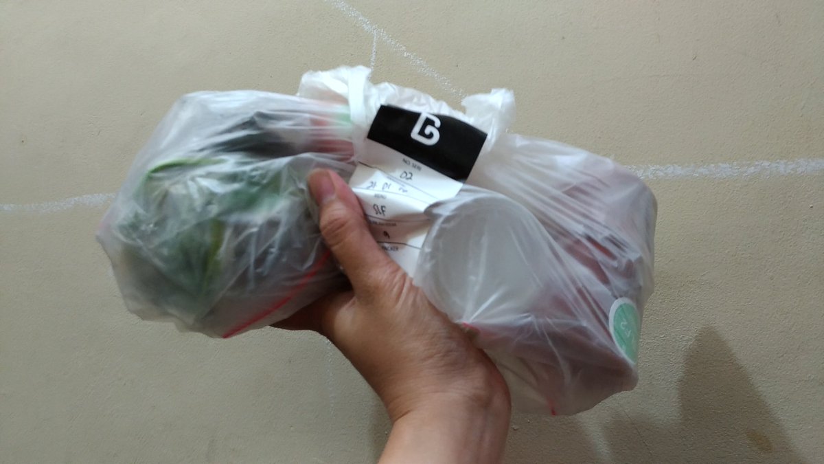 Disaat banjir seperti ini, untung masih ada stock makanan <a href="/BlackGarlicID/">BlackGarlic</a> yang siap di jreeng siang ini