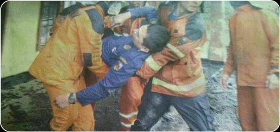 KomiteNusantASN's tweet photo. Darul Pratama, petugas Damkar asal Riau, 10 thn mengabdi menjalankan tugas bertaruh nyawa. Pak @jokowi segera #SahkanRevisiUUASN https://t.co/l8ztmjkIyk