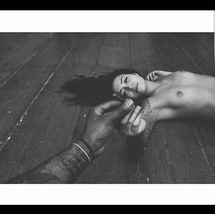 IAMsoENvy's tweet photo. Ya together? Nah we just smoke blunts #shmoodd π https://t.co/B75HJQtXep