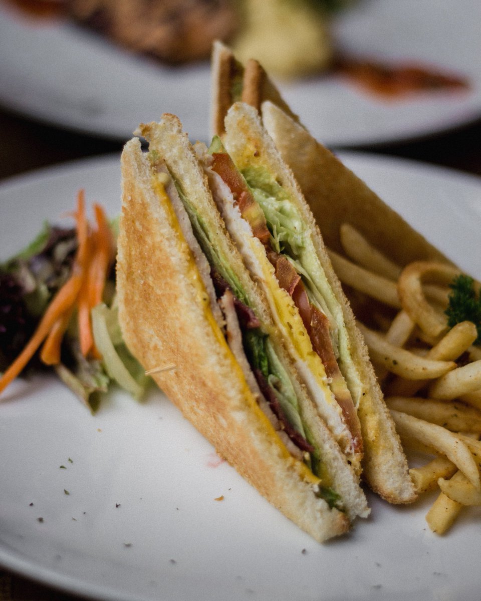 One of our perfect foods for you companion to spend your time with bunch of friends at <a href="/noachsurabaya/">Noach</a>; Turkey Ham Club Sandwich.