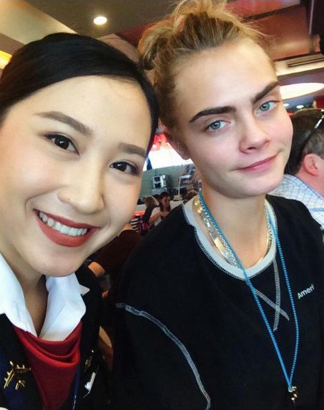 stickwithgirls's tweet photo. #CaraDelevingne มาไทยอีกแล้ว!! ภาพล่าสุด 20/2/2017 ที่สนามบินสุวรรณภูมิ จากคอมเม้นเห็นเจ้าของรูปบอกว่าน่าจะไปตราด

-Instagram : aarm_saralee https://t.co/hsfSxDMexF