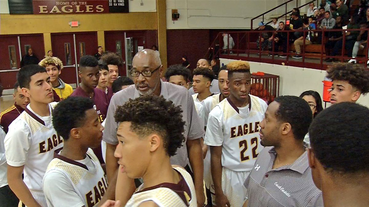 AndyMorganTV's tweet photo. 5A Boys Basketball Playoff FINAL:
Canutillo  46
Andress  70
#NC9Sports https://t.co/2rGFzOQMLM