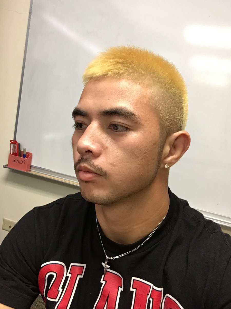 JoseThechief's tweet photo. So I be working and my students come up to me and say sir you look like Eminem lol... I respond I eat M&amp;Ms😂 https://t.co/IMcJAoBjmE