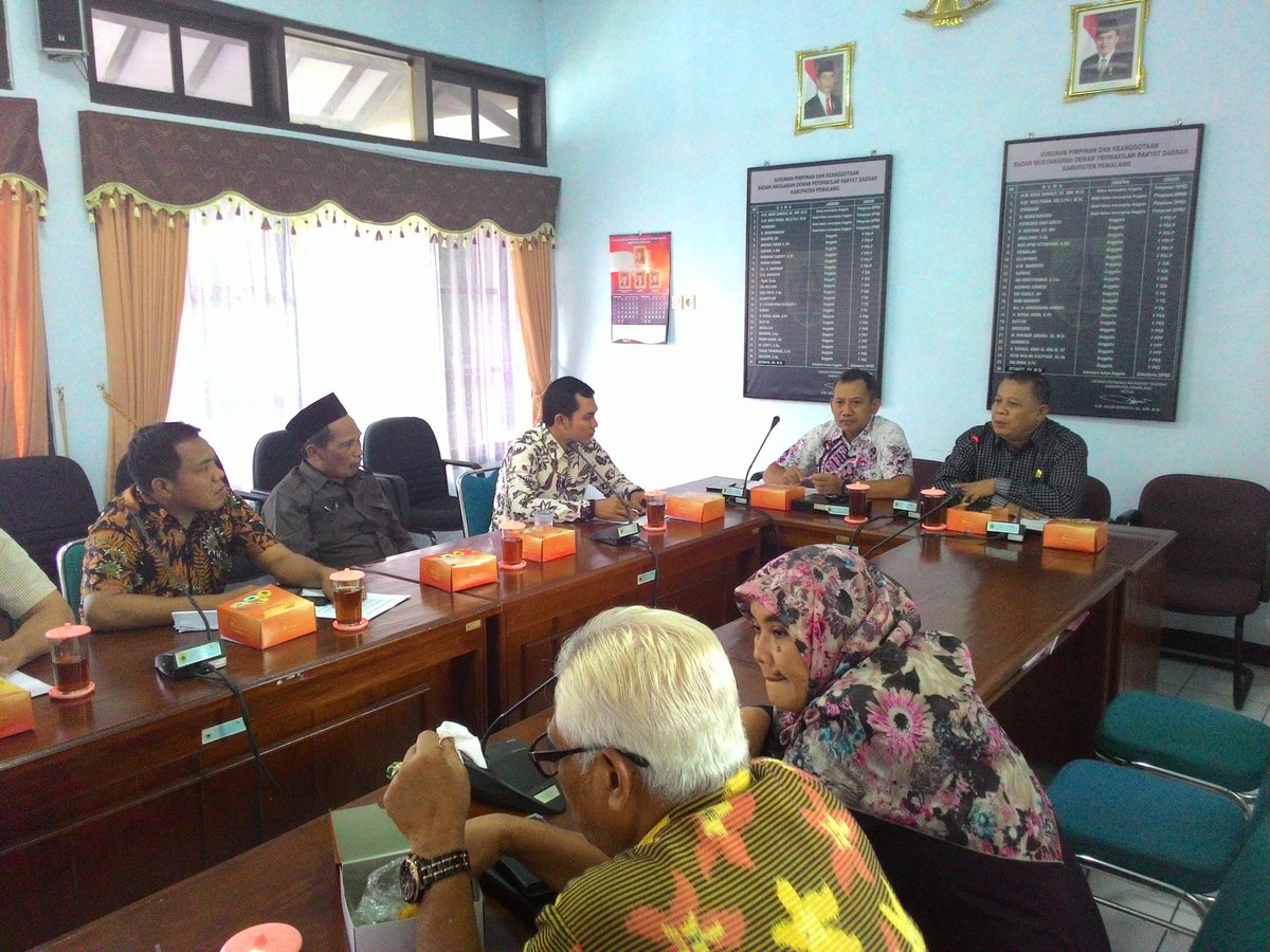 Ketua Komisi C Ujianto. MR, SH bersama anggota &amp; OPD menerima Kunker DPRD Kab.Jepara mngenai pendapatan Dishub&amp;Pasar