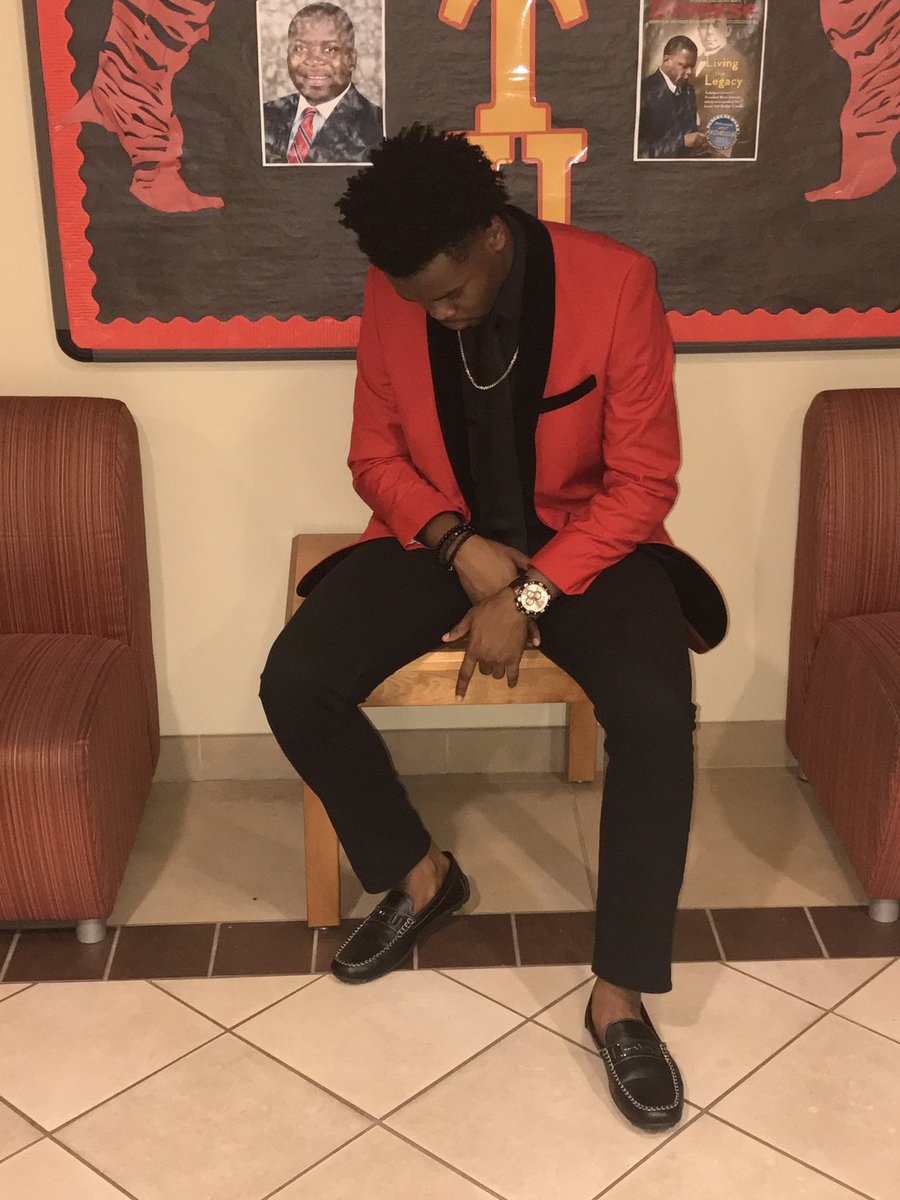 Kvngstrokes's tweet photo. #AlphaBall #Slightwork https://t.co/p0dnhkSqRC