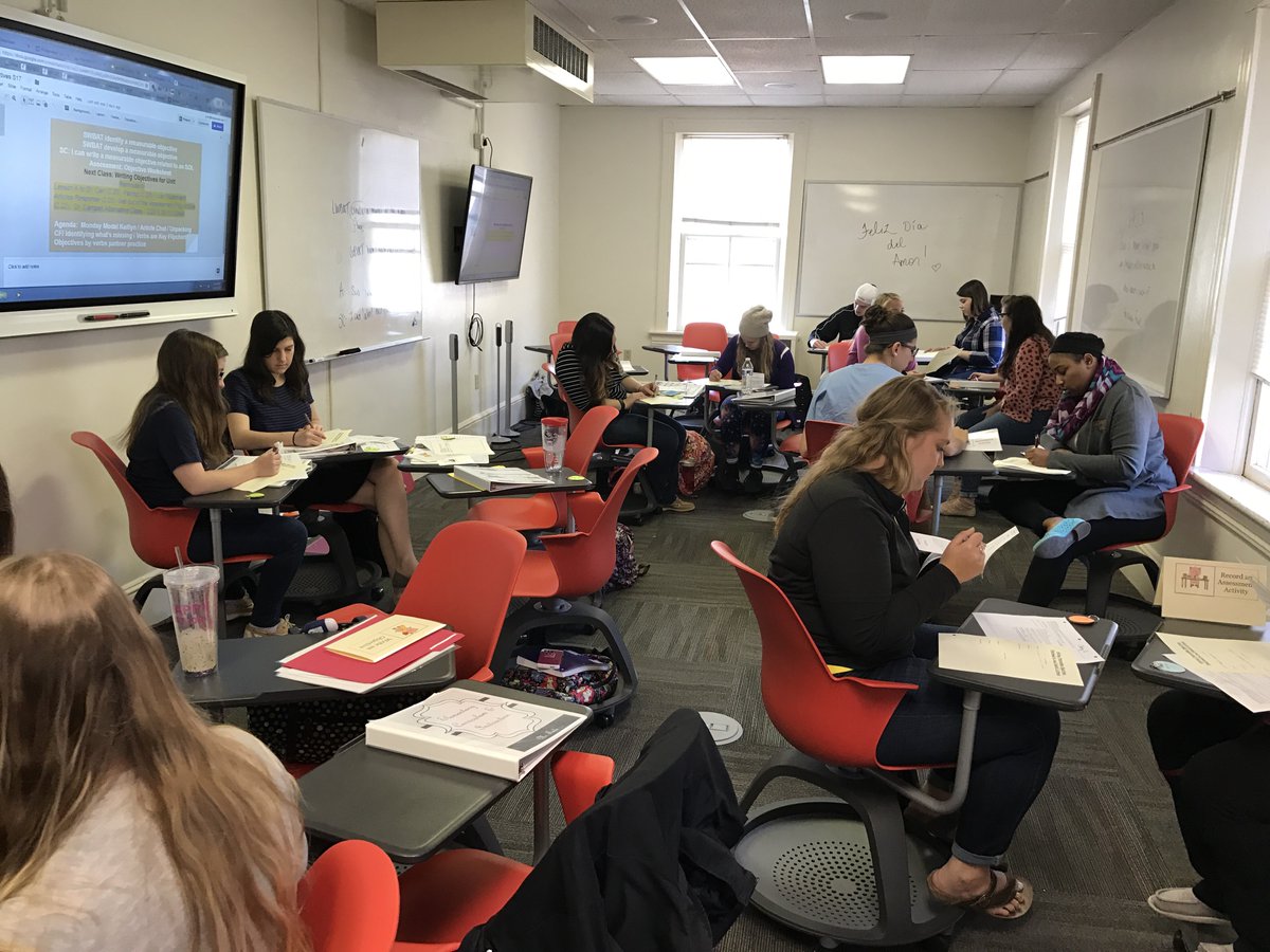 DrJennieCarr's tweet photo. And this is how you maximize learning and collaboration in a 21st century classroom #norows #bcva #teachereducator @bridgewaternews https://t.co/J4SIOjeTT1