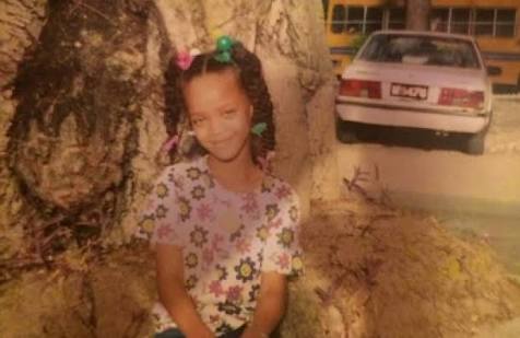 Goldenlve's tweet photo. Happy birthday gorgeous 🎁🎂🎉🎊 You're amazing 😍😍😍 Thank you for existing 👐😭👸💝 I love you @rihanna 💖💖💖 https://t.co/HI9K2gTK2E