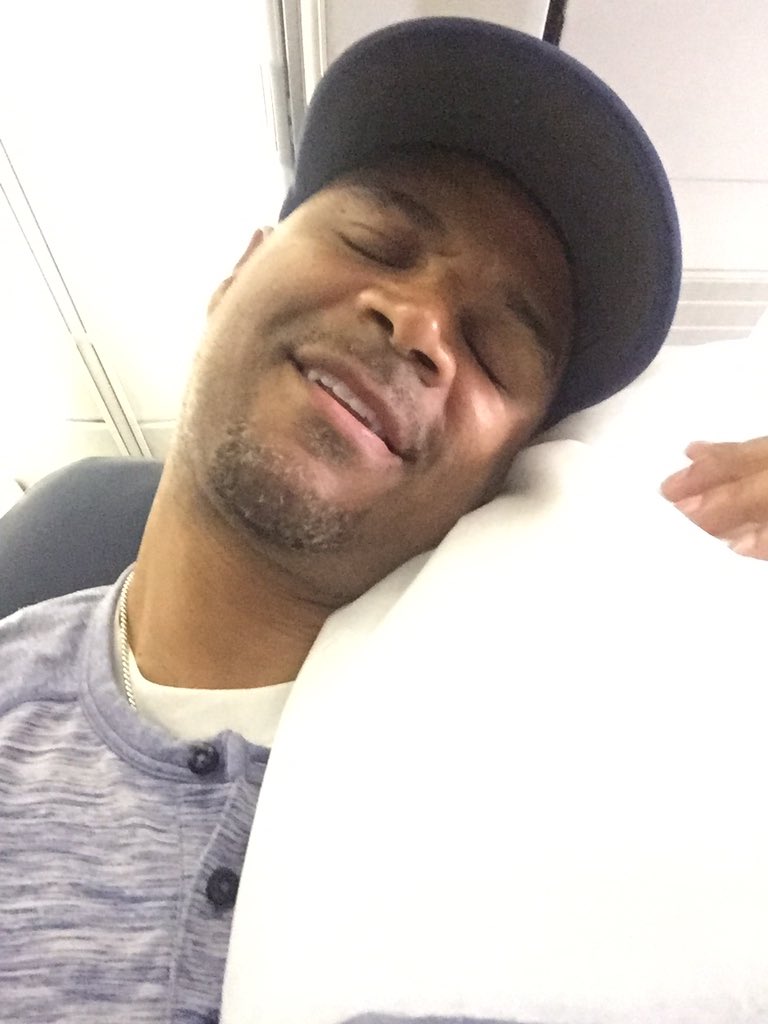 DondreWhitfield's tweet photo. Me and this pillow are about to get real cozy on this flight back home! โ๏ธ๐#ServiceDone #DownTime https://t.co/f5dJM14zIf