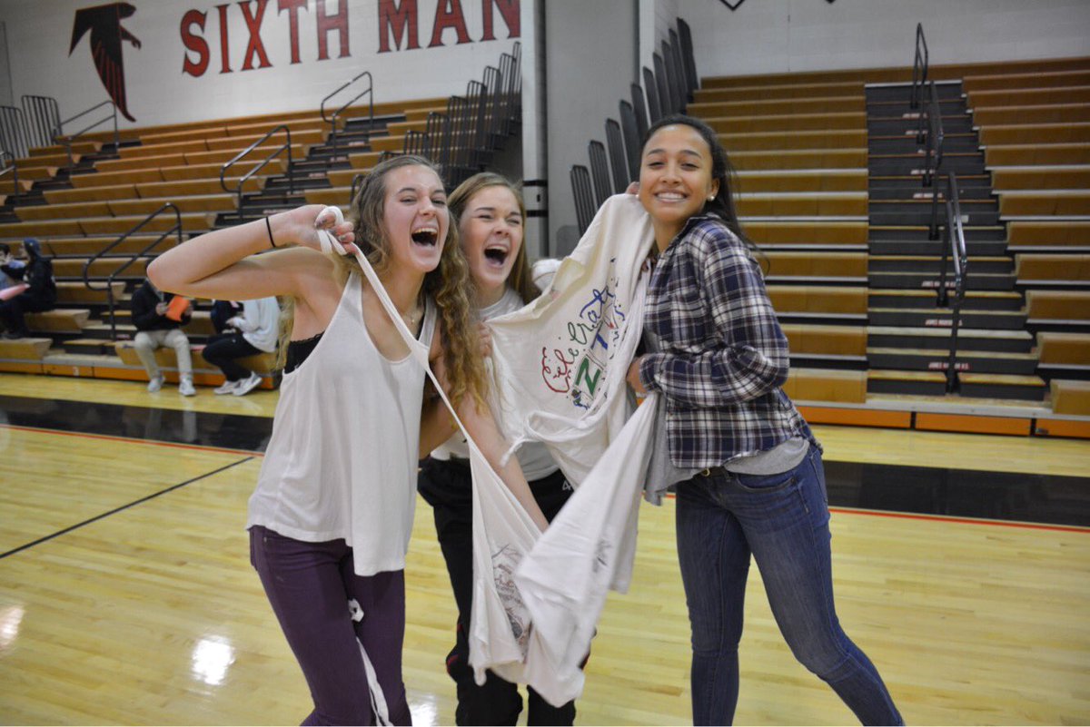 CarlinDeniken's tweet photo. happy birthday dev ur ok @dvnwilliams21 #soroityrow https://t.co/eJF40F9tqy