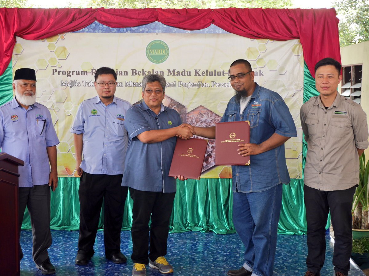 mardimalaysia's tweet photo. Prog. Rantaian Bekalan Madu Kelulut Sarawak, Majlis Taklimat &amp; Pertukaran MoA diantara MARDI-My Iqra Solutions @ MARDI Saratok. #betterMARDI https://t.co/7x3AimWDUK