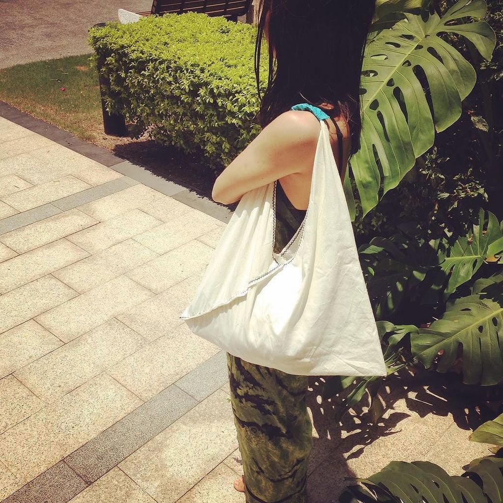 madeinmimo's tweet photo. Handmade Triangle bag , made by Xin #bag #handmade #trianglebag #summer #shenzhen #sewing # https://t.co/zPIIKA48Tr https://t.co/8bfTjDhj27