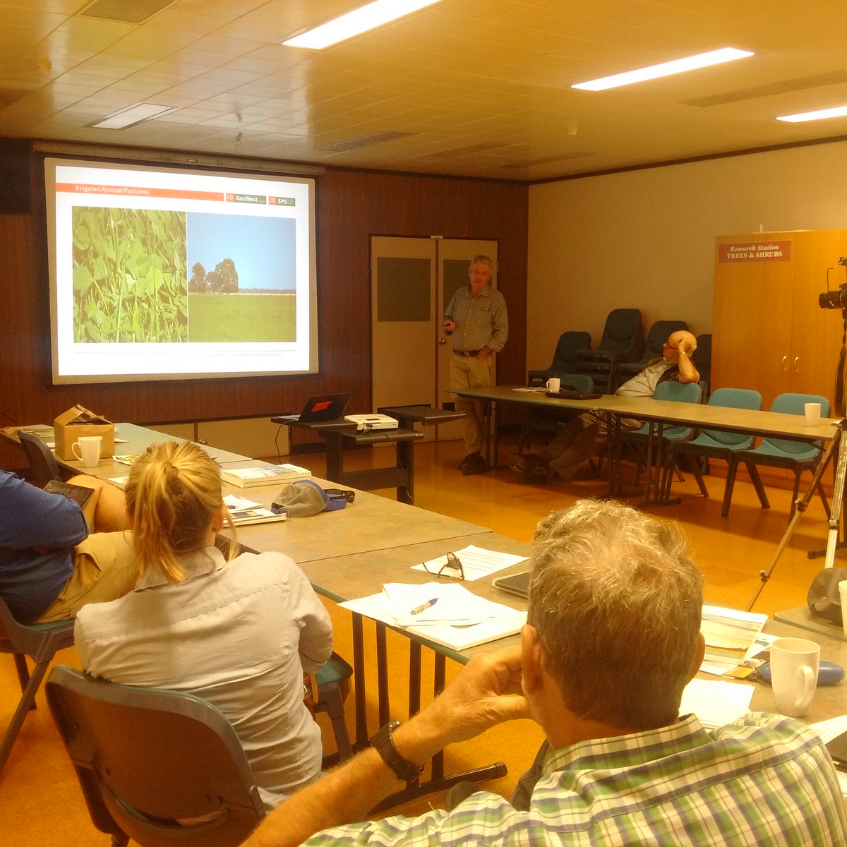 CWFS_Condo's tweet photo. Frank McCrae Auswest Seeds on lucerne and perennial grass options @CentralWestLLS pre season pasture workshop, Condo https://t.co/7DNL8IHysb