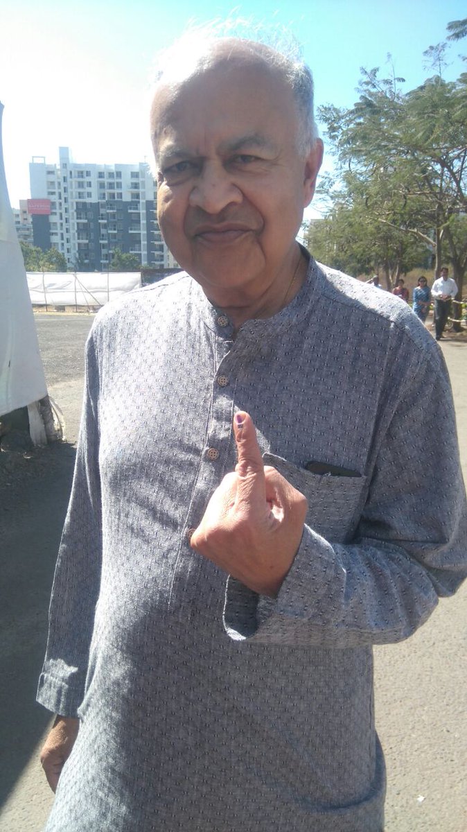 zee24taasnews's tweet photo. यांनी बजावला मतदानाचा हक्क, तुम्ही बजावलात का?
LIVE मतदान अपडेट : राज्यातील घडामोडी पाहा
https://t.co/NPLZoKmrDJ https://t.co/28xzaJtFZ8