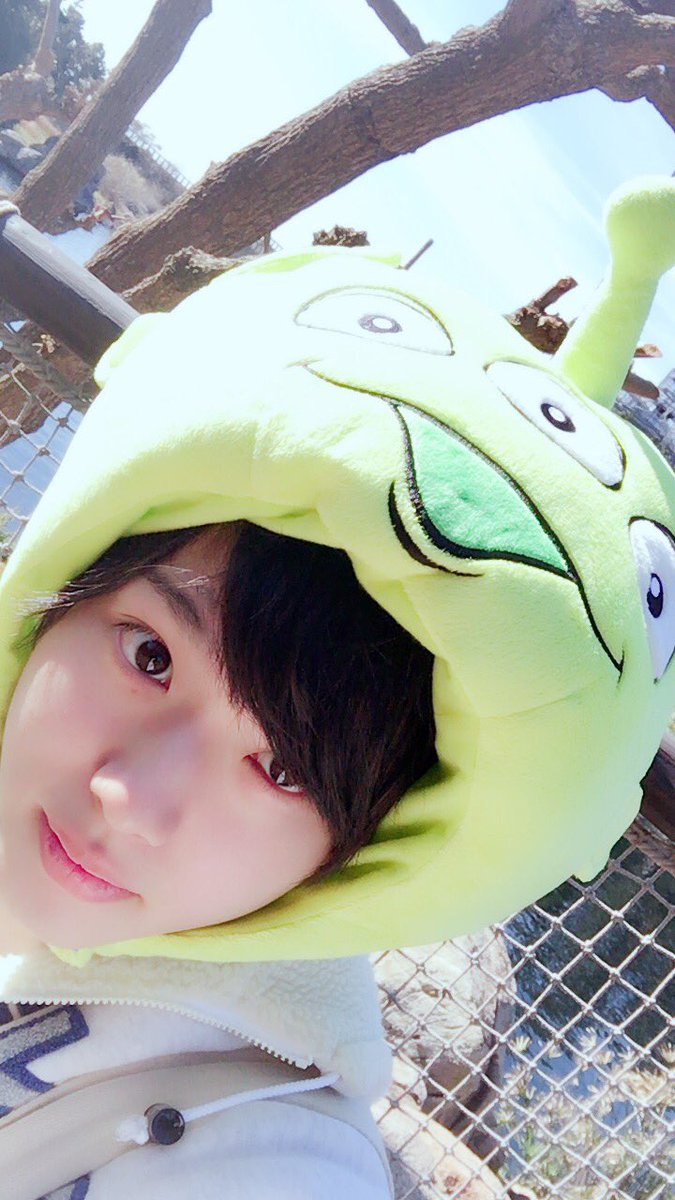 三原大樹 A Twitter たまたま時期が被ったのですが またまた 友達とディズニーに行ってきました 笑 3人揃ってリトルグリーンメンの帽子を被って 笑 まあ 多少恥ずかしかったですが そこは夢の国ですから自然と照れもなくなり 思う存分楽しんでいました なんか 三原大樹 A Twitter たまたま時期が被ったのですが またまた 友達とディズニーに行ってきました 笑 3人揃ってリトルグリーンメンの帽子を被って 笑 まあ 多少恥ずかしかったですが そこは夢の国ですから自然と照れもなくなり 思う存分楽しんでいました なんか