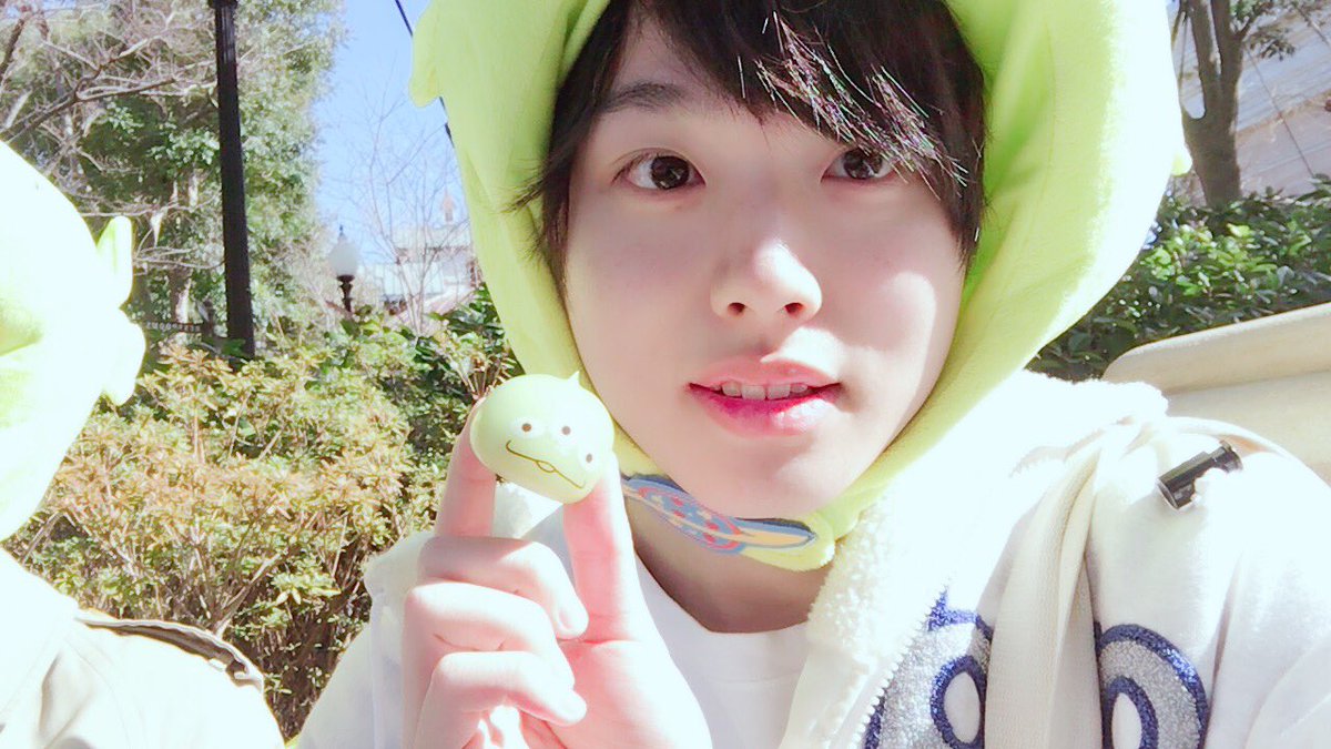 三原大樹 A Twitter たまたま時期が被ったのですが またまた 友達とディズニーに行ってきました 笑 3人揃ってリトルグリーンメンの帽子を被って 笑 まあ 多少恥ずかしかったですが そこは夢の国ですから自然と照れもなくなり 思う存分楽しんでいました なんか 三原大樹 A Twitter たまたま時期が被ったのですが またまた 友達とディズニーに行ってきました 笑 3人揃ってリトルグリーンメンの帽子を被って 笑 まあ 多少恥ずかしかったですが そこは夢の国ですから自然と照れもなくなり 思う存分楽しんでいました なんか