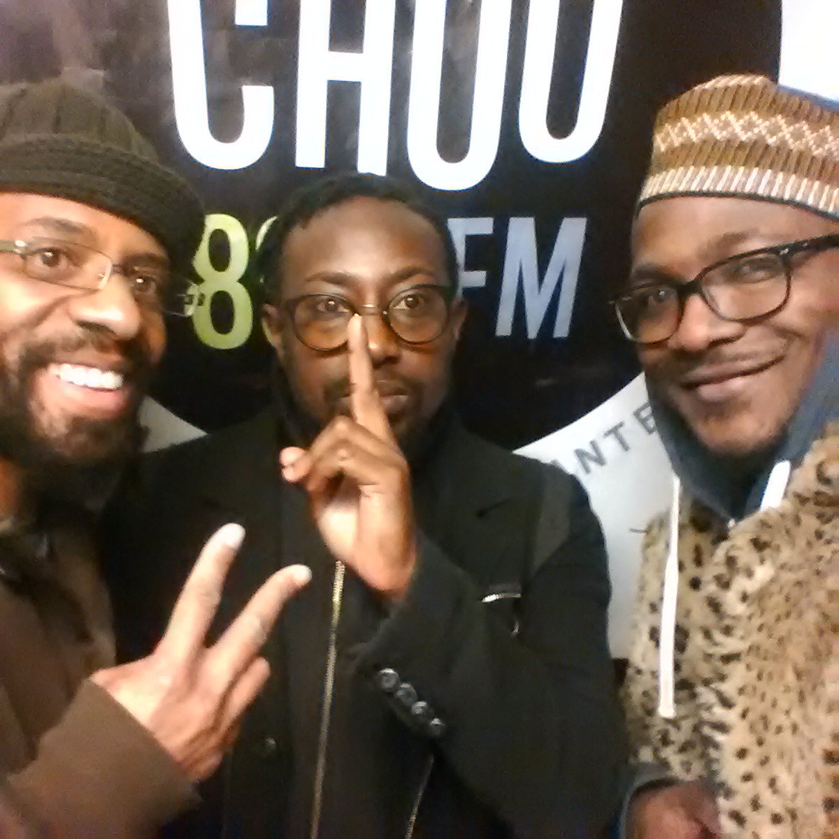 JohnAkpata's tweet photo. #MondayNightScribes #CHUO 89.1FM #IanKeteku #KomiOlaf #Visualize2017 #OurBeautifulFuture Too much talent...! https://t.co/PW2Z8nTeN3