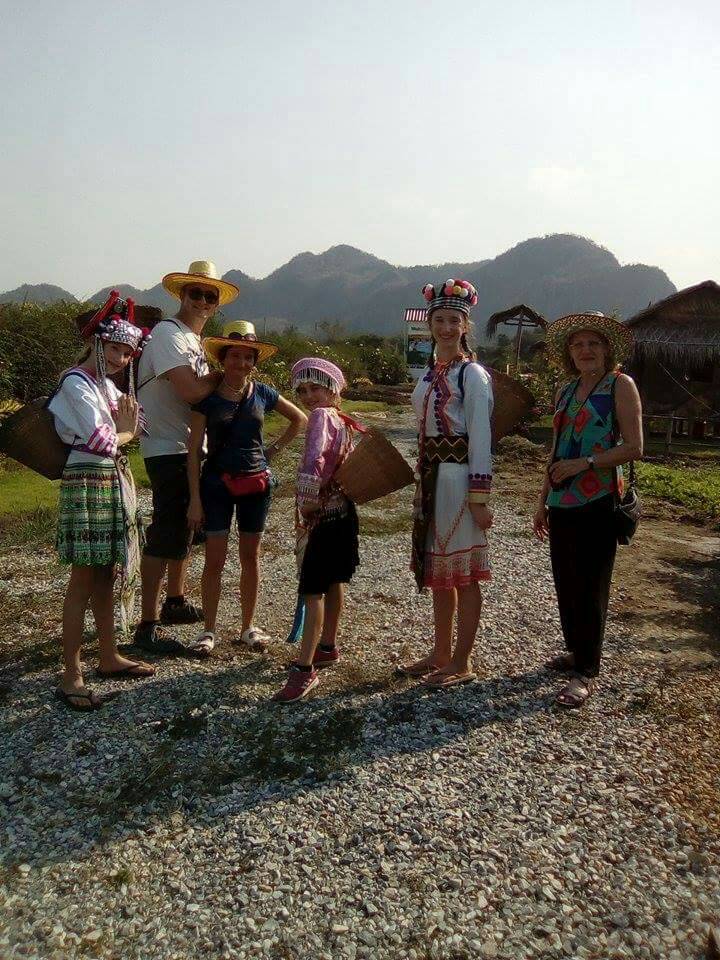toistours's tweet photo. สอนฝรั่งดำนา จ. Kanchanaburi #China @sagar7736 @TeePucks @TakTravel @IntelligenceTAT @ribbonchan25 @SripijitT @Tat_phetchaburi https://t.co/iDFfUPal4T