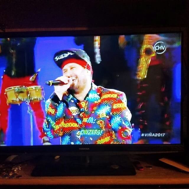 ra_diaz's tweet photo. Gracias Cucho por vestir el gorro de Suicidal Tendencies @OFFICIALSTIG en el show de Los Auténticos Decadentes en #Viña2017 ! #STFORLIFE https://t.co/zcU8RzENWa