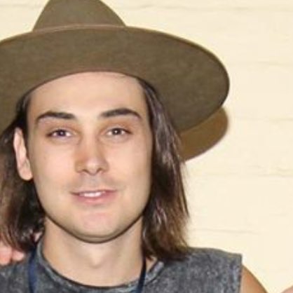 MaskettaHair's tweet photo. so jealous of his eyebrows 😍 i actually love the shortish hair !!! https://t.co/eosGkSTmM7