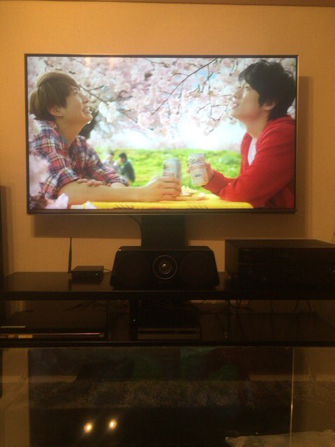 sho_k1127's tweet photo. そして新居の新しいTVの60㌅のクオリティが伝わないのが残念でなりません💔ほぼうちの壁がテレビ画面(笑) https://t.co/QP7yOH5NRW
