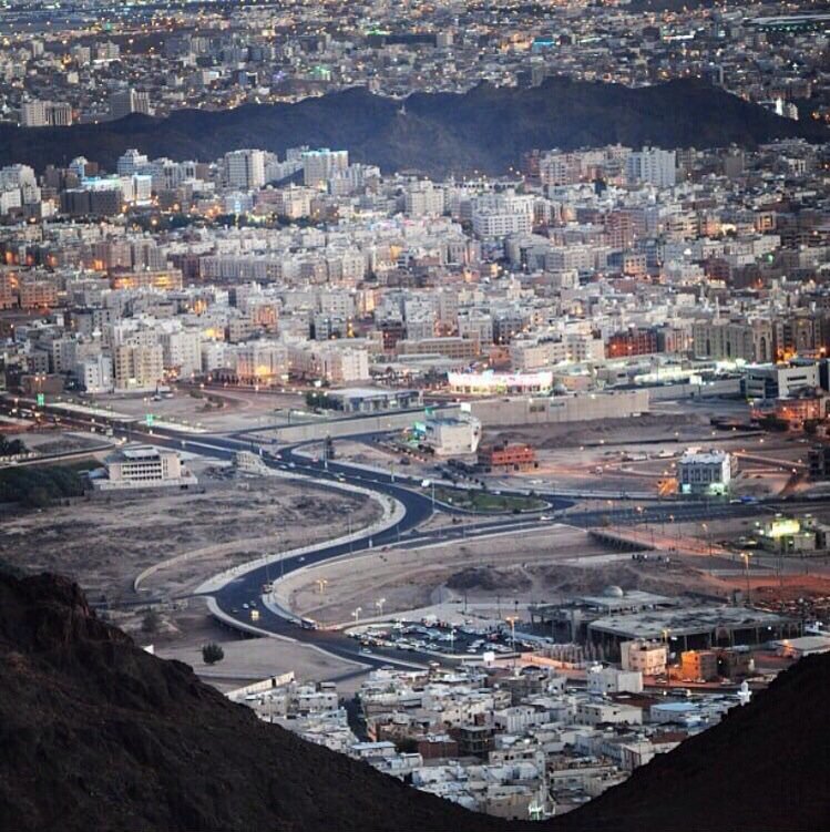 AskAlmadinah30's tweet photo. قال الرسول ﷺ : "وَالْمَدِيْنَةُ خَيْرٌ لَهُمْ لَوْ كَانُواْ يَعْلَمُون"
 #هل_انت_سعيد_في_المدينه_المنوره https://t.co/dUnhXWx8LN