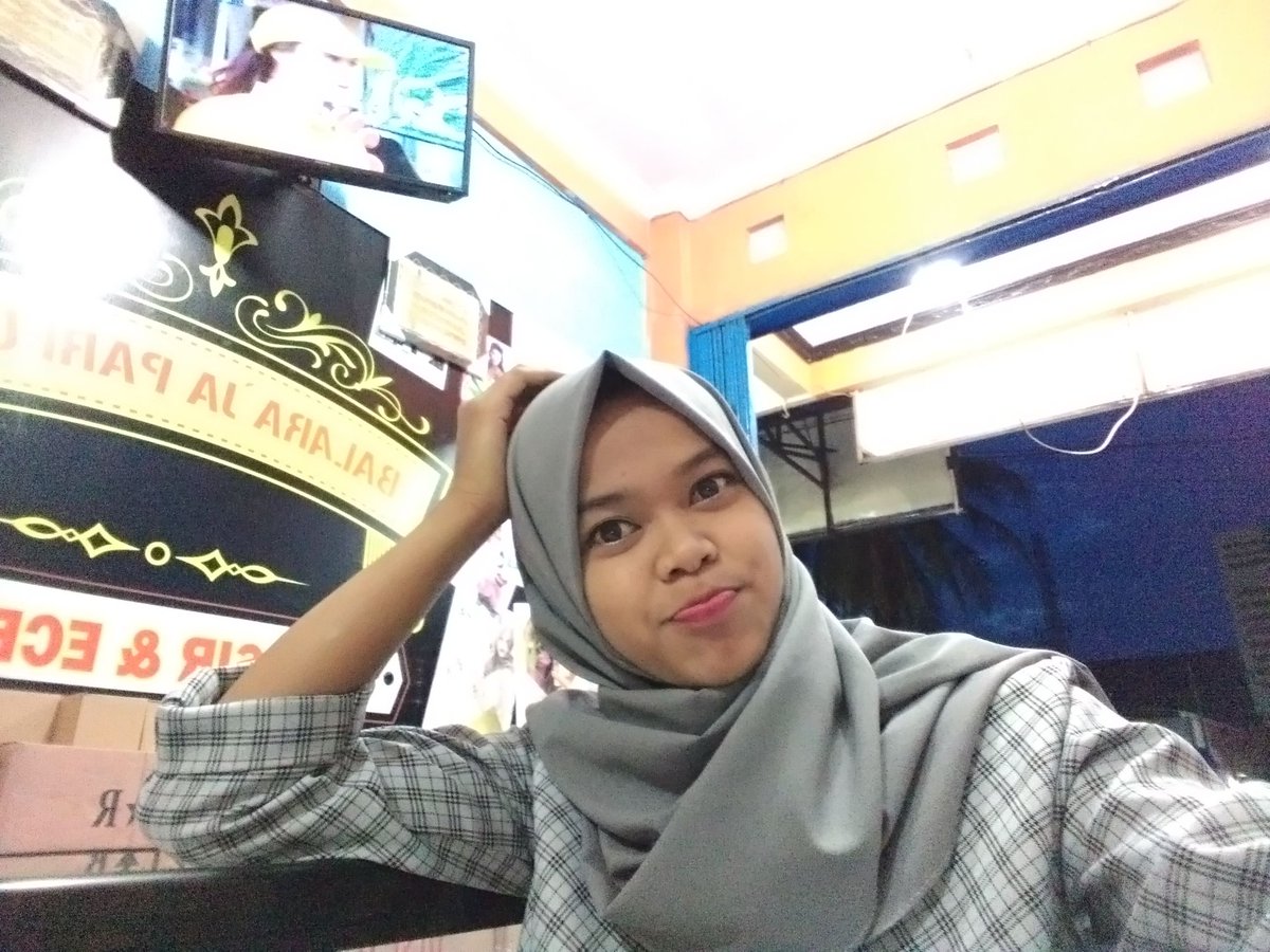 Mitarosadi12's tweet photo. Kerja ni sambil Nnton #AnakLangit di @SCTV_ niii,.  #SayaDiSCTV https://t.co/M6h6479k9e