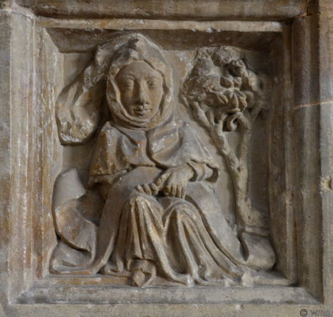 pacoulmag's tweet photo. 15th C font with fine details of an old woman near a tree from
St Mary's Church Stoke by Nayland #Suffolk https://t.co/tgRnMmeOgu