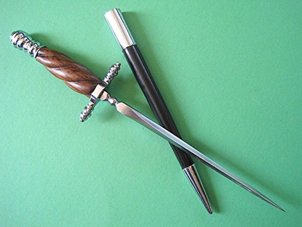 世界の武器防具百科！！ tweet media