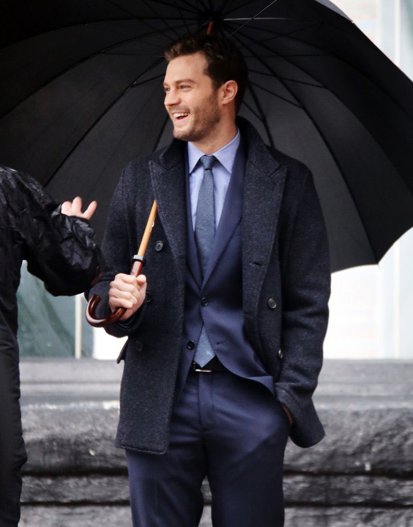 good morning twitter💙 it's raining where I am today😩☔️ I cannot wait for spring/summer🌸 I hope everyone has a wonderful day😘❤