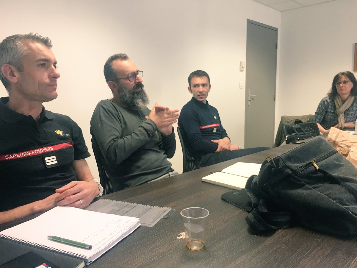 pompiersdugard's tweet photo. Réunion #Sdis30 #Officiers #Communication : #BRQ #MSGU lien avec les #Médias, bilan de l'année 2016 #Gescrise #ComOps #ComPrev #ComRisque https://t.co/ty3ikFYWzS
