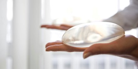 rivm's tweet photo. RIVM en @igznl roepen vrouwen met siliconen borstimplantaat en gezondheidsklachten op om deel te nemen aan onderzoek https://t.co/fuKg26tZkG https://t.co/VVpufJen8Z