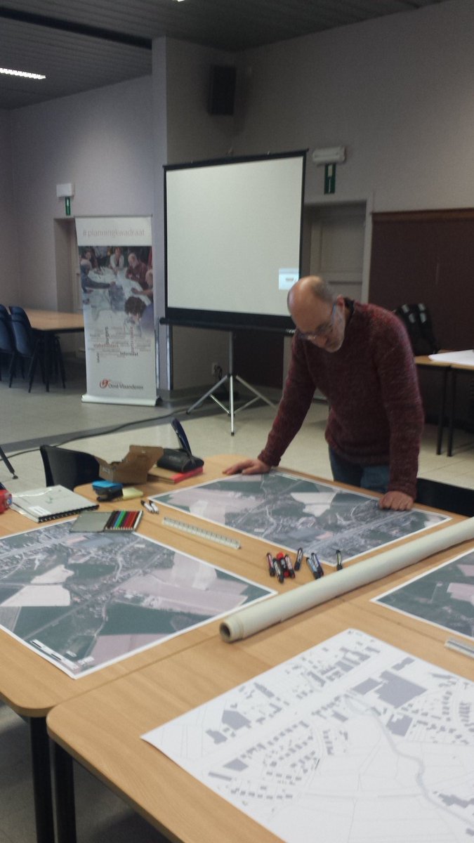 IrisCatt's tweet photo. Maarkebeeksessie Nonnemolen we zijn er klaar voor @oudenaarde Ontwerpers, overheden en #planningkwadraat @oost_vlaanderen #codecrea https://t.co/cAd4KMSHR5