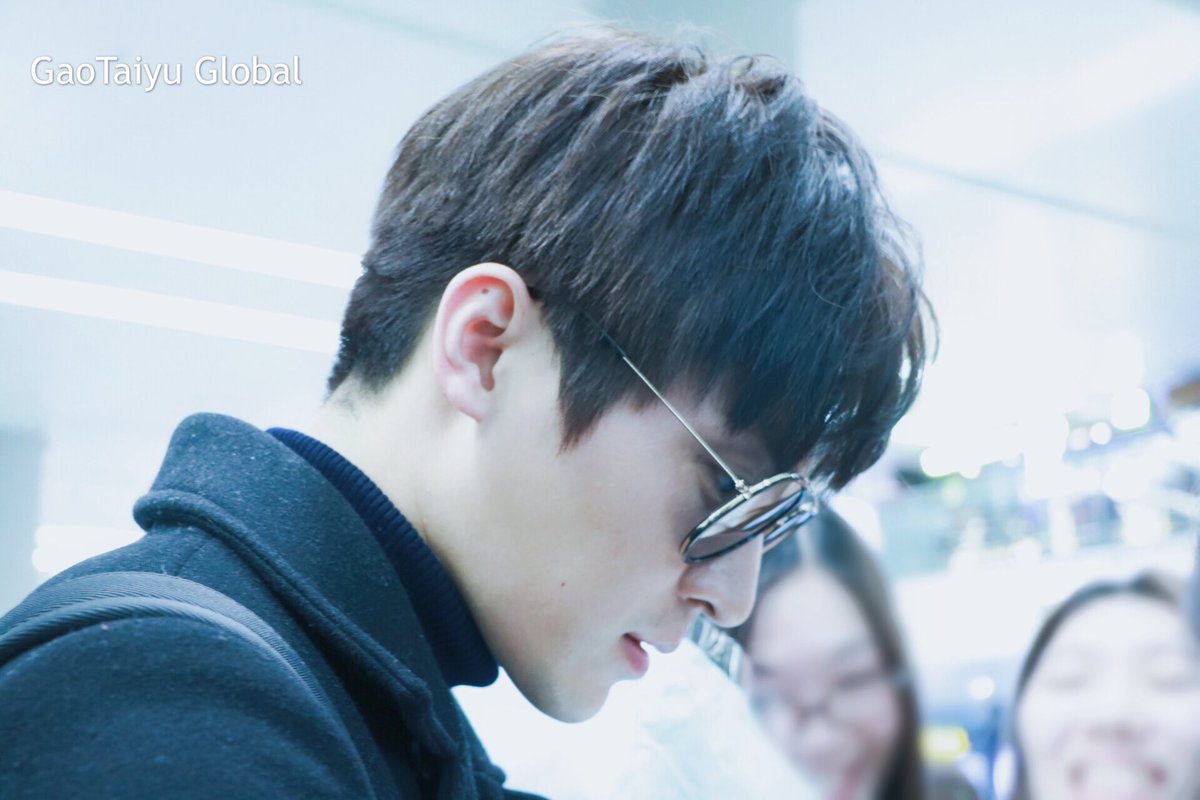 gty_global's tweet photo. 170221 GTY Arrival at Shanghai Airport 🛬

Everybody stops, keeps staring at you😄 https://t.co/RDDRaA8UeG