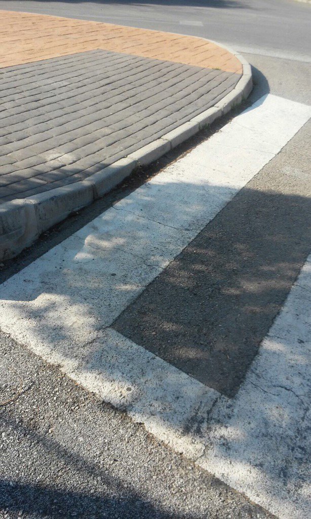 No es accesible #Alhaurinhabitable #peticion <a href="/PSOEAlhTorre/">PSOE Alhaurin Torre</a> <a href="/Mikaelagm/">Micaela García Márqu</a>