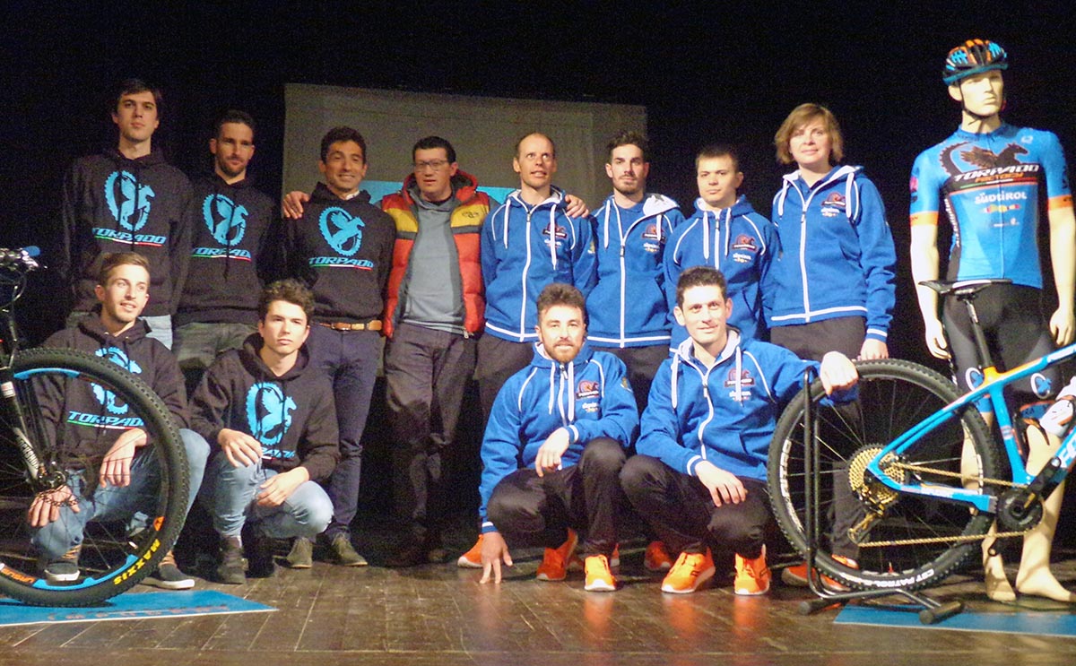 Presentata la Scuderia <a href="/torpadoracing/">Torpado Scuderia</a>, doppio impegno tra XC e Marathon
goo.gl/Nzagyl