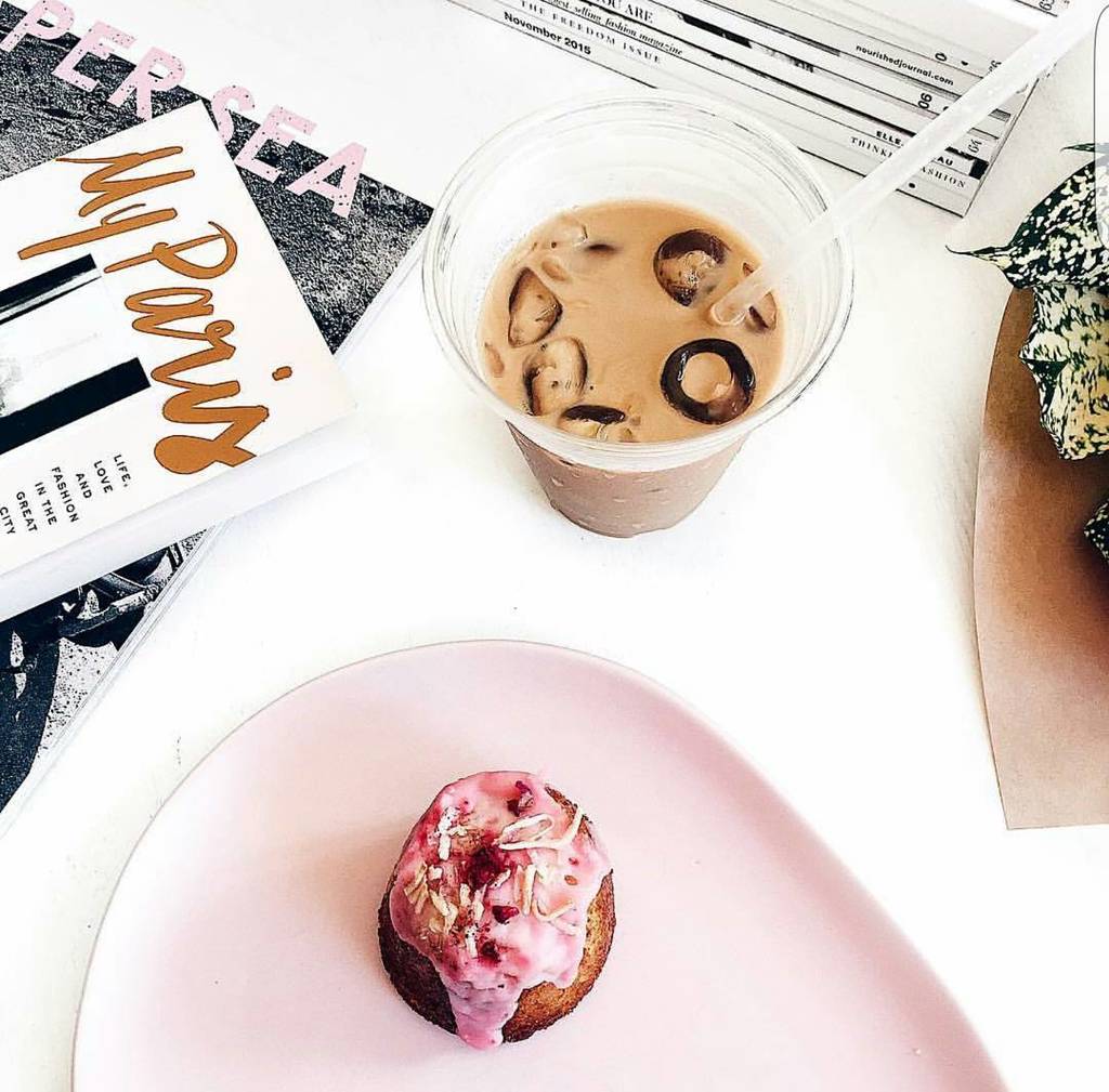 a_socialnative's tweet photo. Coffee, doughnuts and a good magazine 👌 That's a recipe for a successful afternoon! RG: @h… https://t.co/ZAzlTF71VX https://t.co/ndPPWUu0Uc