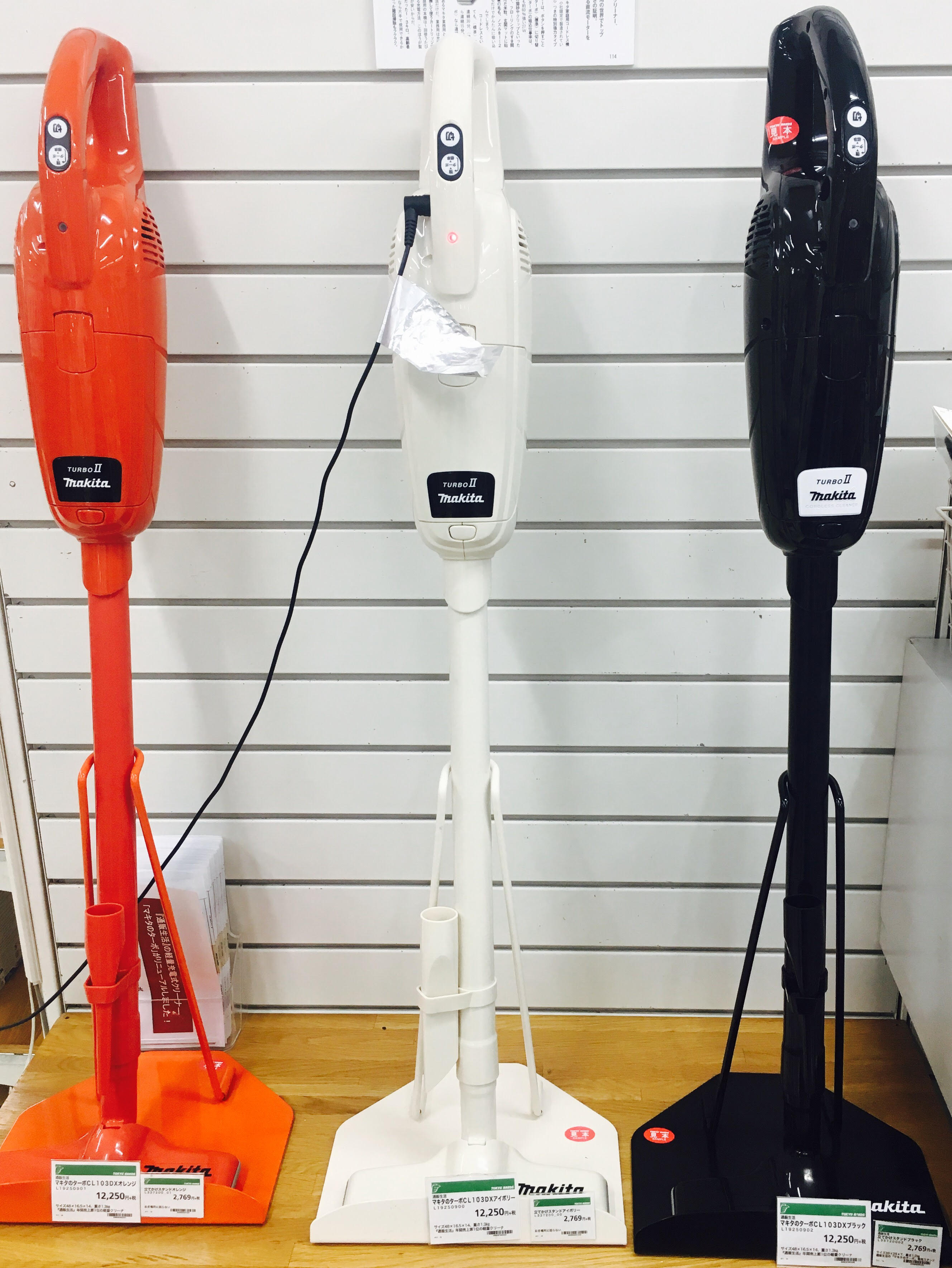 東急ハンズ広島店 吸塵力は業務用レベル なのに 1 3kg こんなに軽くていいん 通販生活 で人気の 掃除機 マキタのターボ 12 250円 税 東急ハンズ広島店 4fにあるよ オレンジ T Co N24heudfj5 Twitter