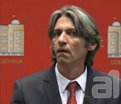 PetarZz's tweet photo. *Во Битола*
- Се извинувам, колку е саат?
седумнајсе без пеесе
- https://t.co/aW52irwPnW