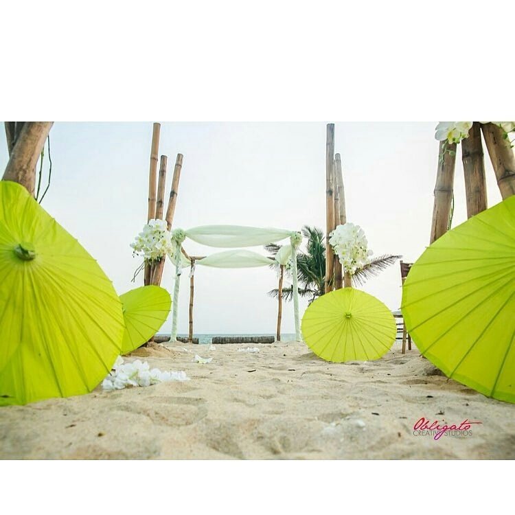 stringweddingng's tweet image. #beachwedding courtesy of @justweddingsng #weddingdress @theobligato #stringmynaijawedding #naijawedding #nigerianwedding #wedding