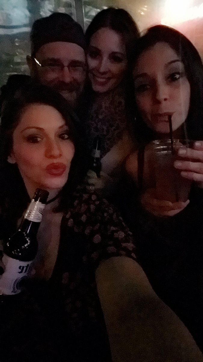 Ginamichelle187's tweet photo. #MillerTime #delco #PartyHard #mondaymotivation # https://t.co/MpSI3uu0mW