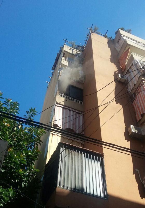 FiresProtection's tweet image. أفادت مندوبة "الوكالة الوطنية للاعلام" نادين حاموش، أن فوج اطفاء بيروت يعمل على إخماد حريق في أحد المنازل في منطقة رأس النبع شارع حسن قرنفل.