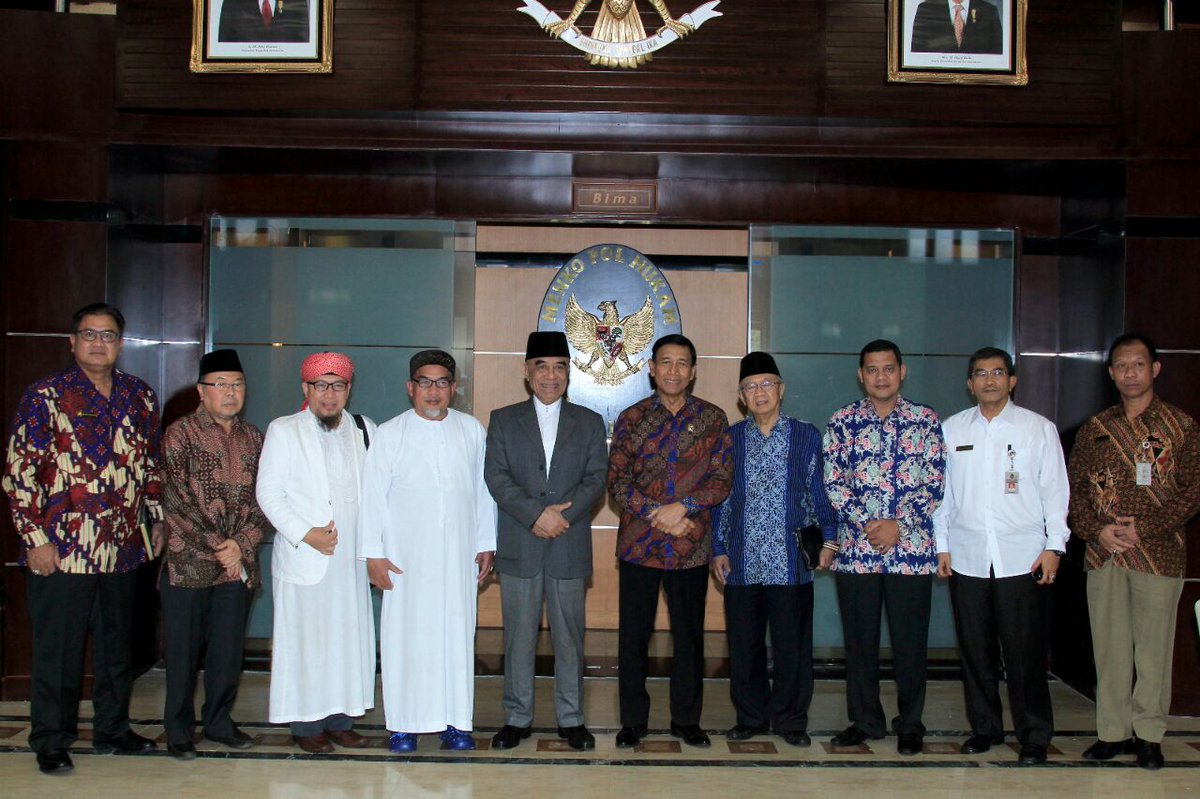 Menko Polhukam Terima Para Ulama bit.ly/2lBrzlw