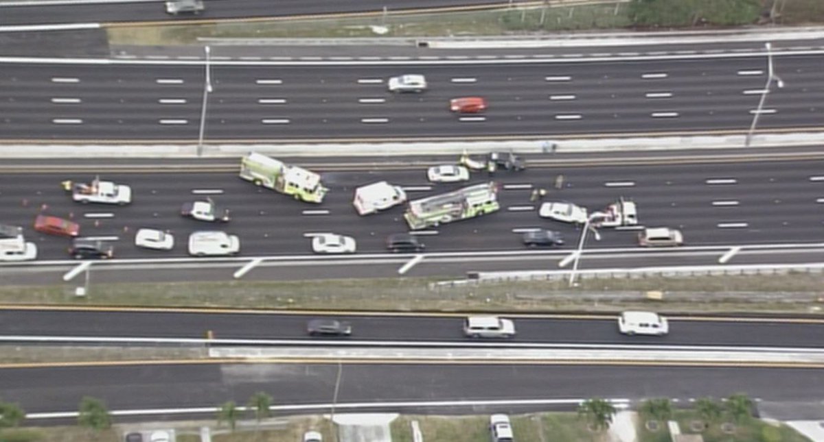Major #TrafficAlert on SR-826 EB at NW 17th Ave 4 Left Lanes blocked! https://t.co/hfJHOG9EfE