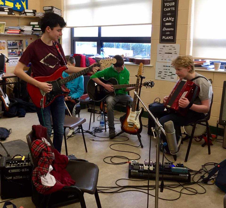 THE MUSIC!!! It's starting to sound exciting!! #soundwaves
🎶🎷🎤🎻🎙️🎸
<a href="/DMEPmusic/">DMEP MUSIC</a> @Mus_Gen