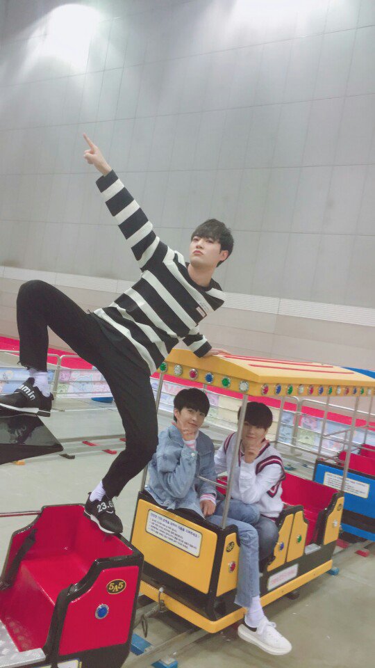 UP10TION's tweet photo. [#비토] 오빠만 믿어♡ 꼬맹이들~ https://t.co/Aa5tnGe9l8