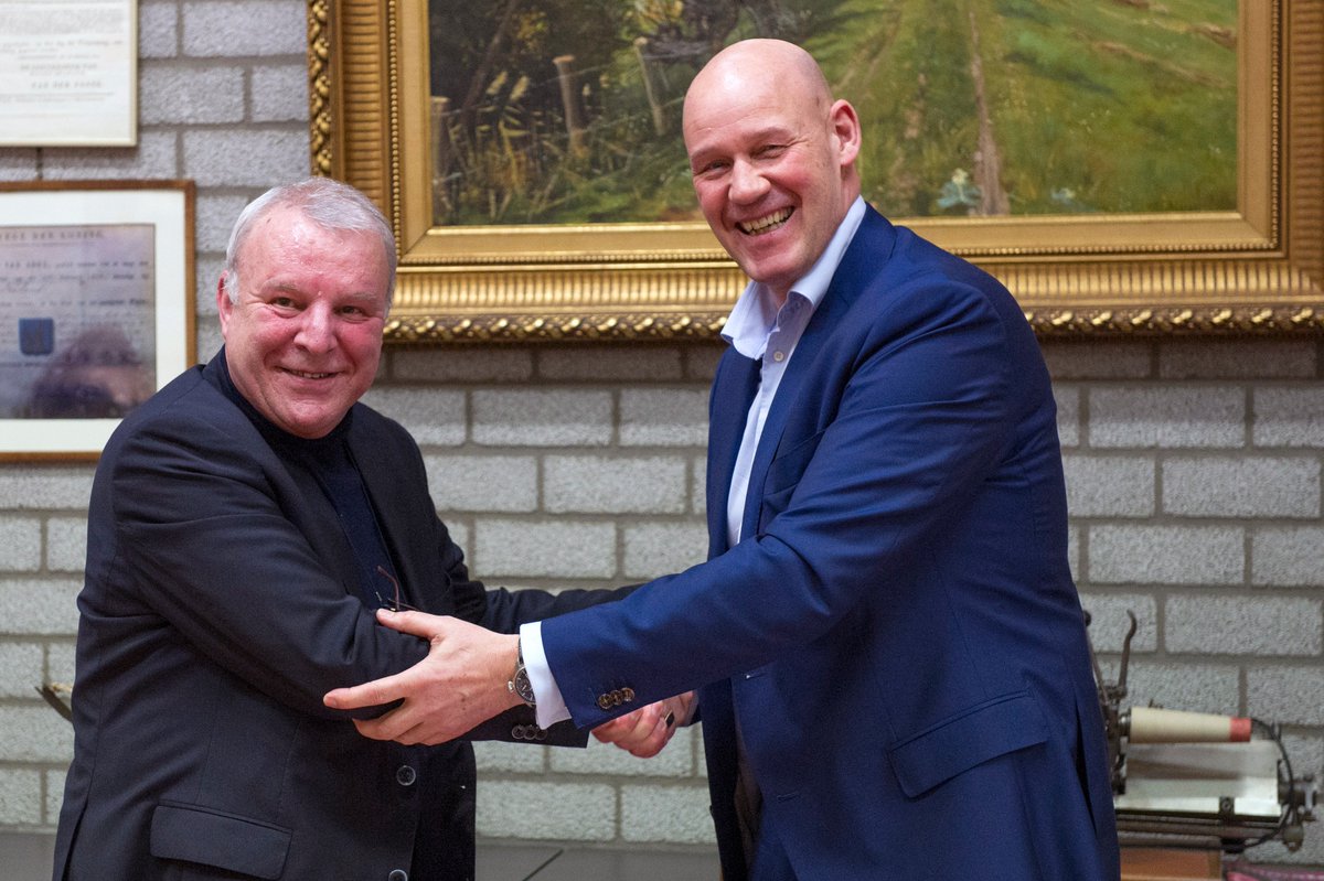 E_FIBER's tweet photo. De eerste stap naar glasvezel is gezet in Nuland, Vinkel en Kruisstraat met de samenwerkingsovereenkomst tussen @shertogenbosch en E-Fiber. https://t.co/5yejcZxhMq